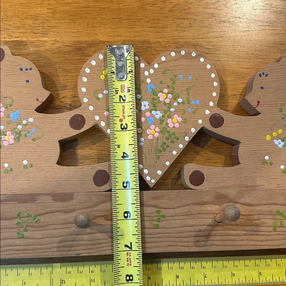Charming Dual Brown Bear Wall Decor w/ Heart Design. Hooks front and back.